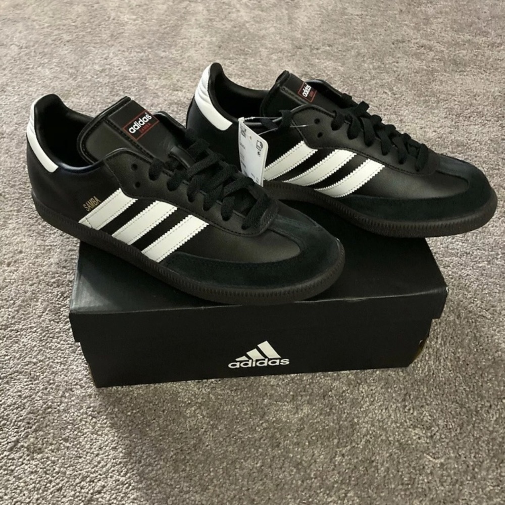 Adidas Samba shoes. Unisex.  Men’s size 7. Brand new with tags and box!